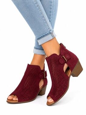 Earth Burgundy Perforated Suede Peep Toe Ankle Booties Size 7 Comfort Block Heel